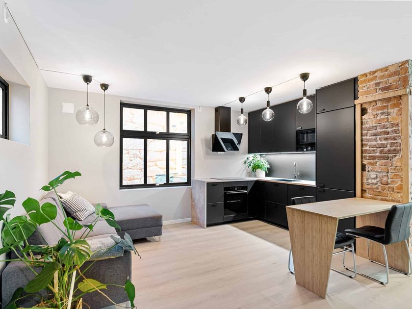 Åpen kjøkken- og stueløsning etter totalrenovering, Helleveien 153